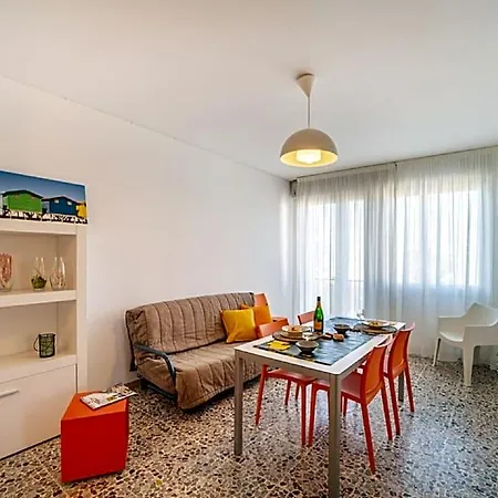 Szálloda Vibrant Flat In A Sea Front Building - Beahost