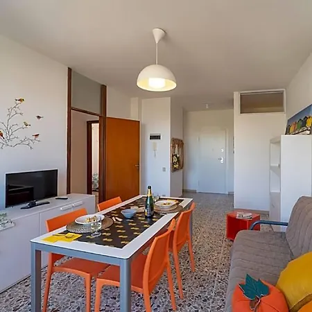 호텔 Vibrant Flat In A Sea Front Building - Beahost