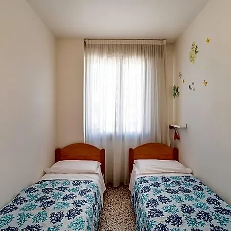 Vibrant Flat In A Sea Front Building - Beahost 3* 비비오네