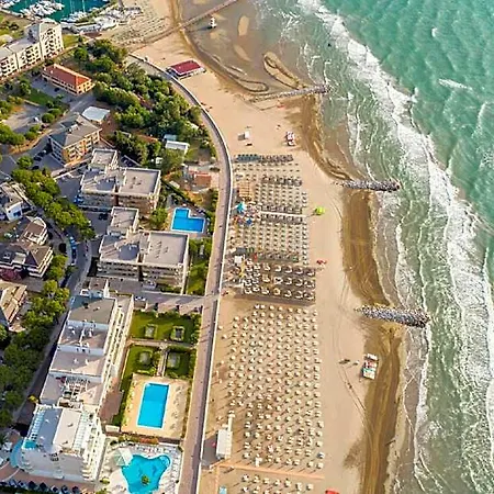 Vibrant Flat In A Sea Front Building - Beahost Szálloda Bibione